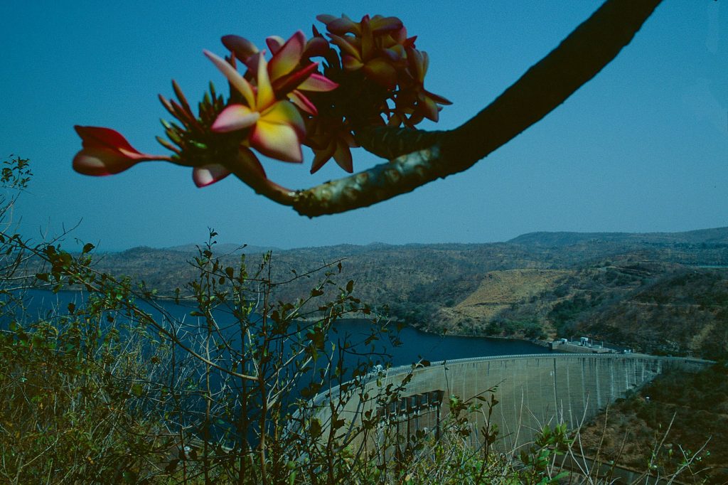 Dam at the Kariba lake, Zimbabwe - panoramio