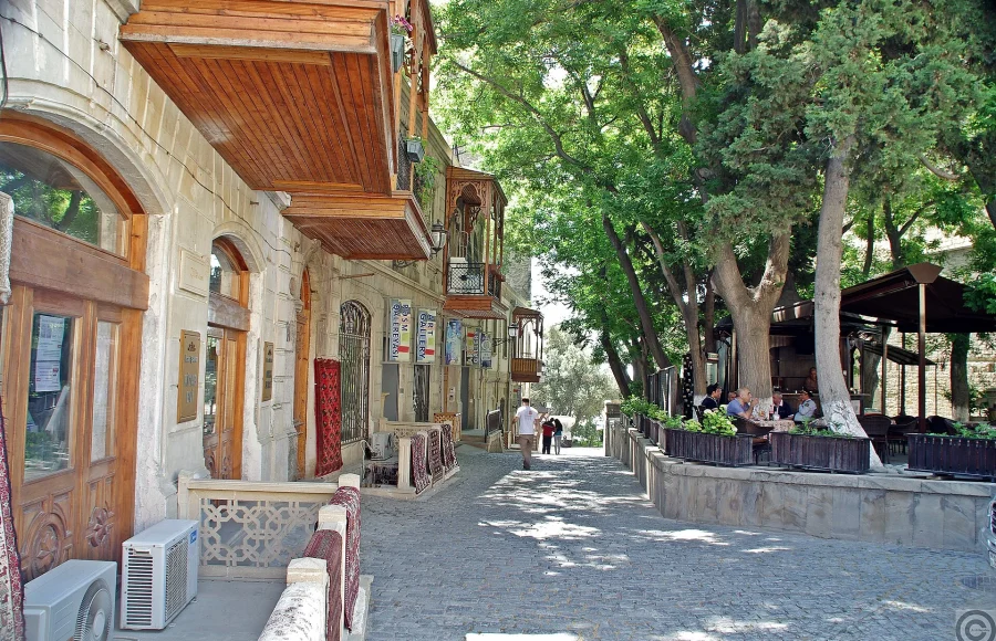 Baku by Stone and Caspian Water: A First-Time City Route