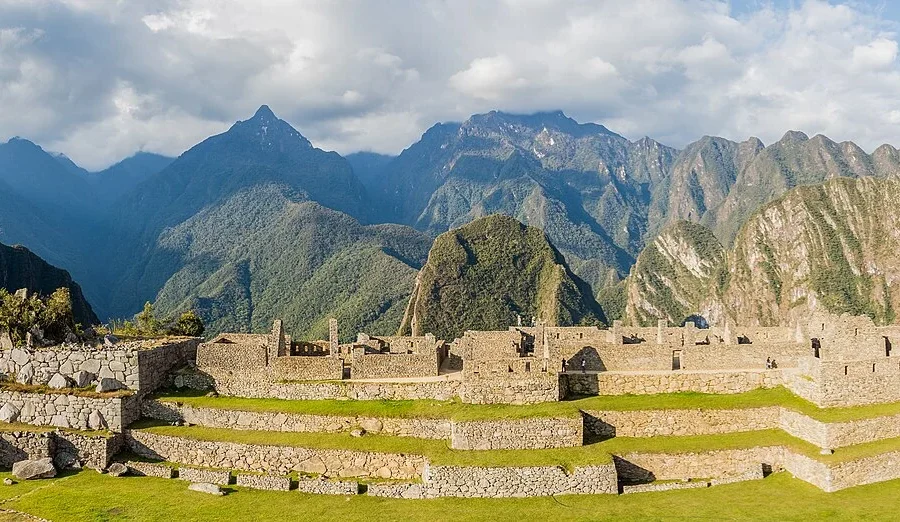 Machu Picchu with Context: Circuits, Timing and the Sacred Valley