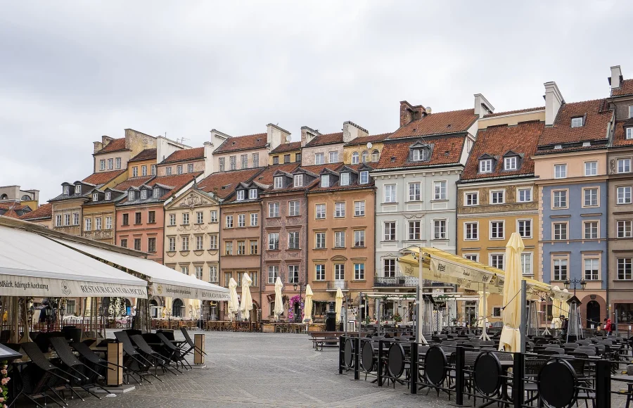 Warsaw Beyond the Old Town: Reading a City Rebuilt