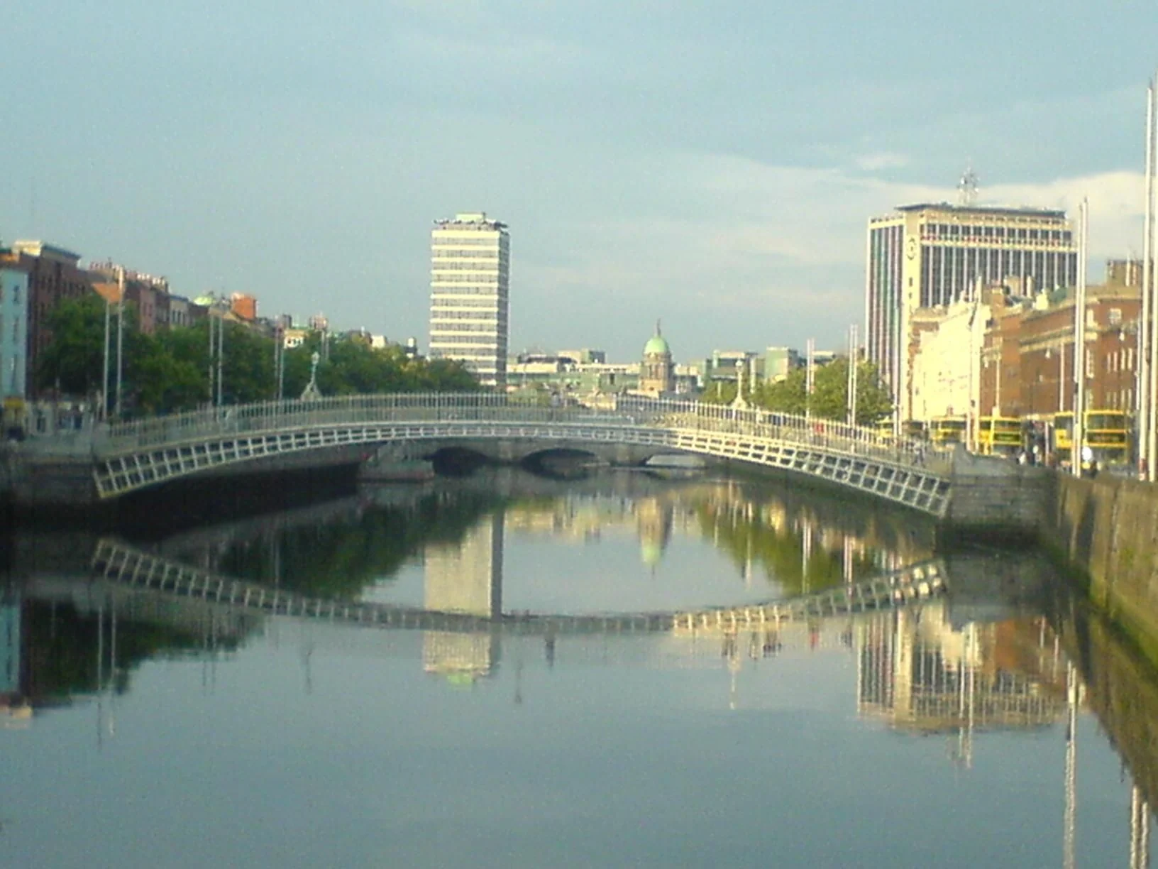 River Liffey through central Dublin