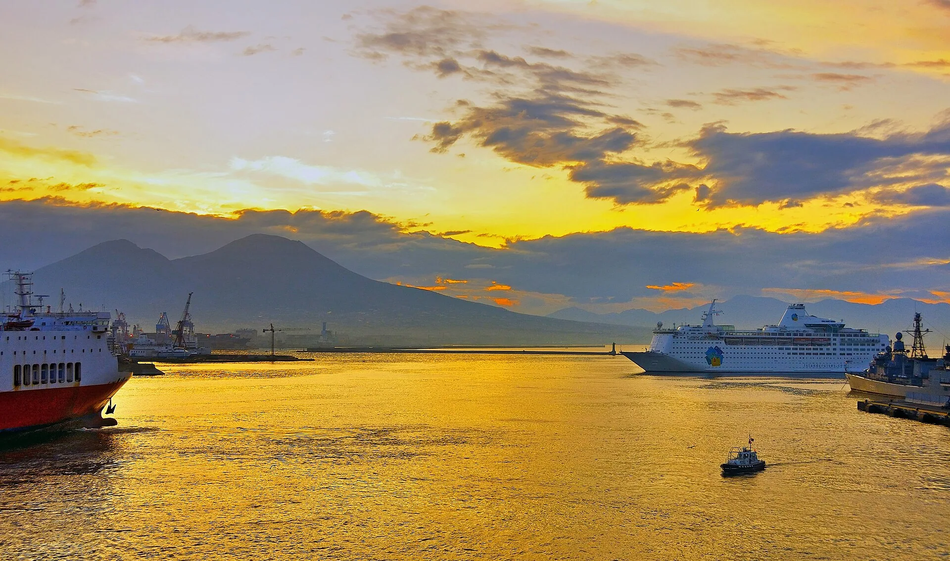 The harbor of Naples and Vesuvius at dawn. Italy