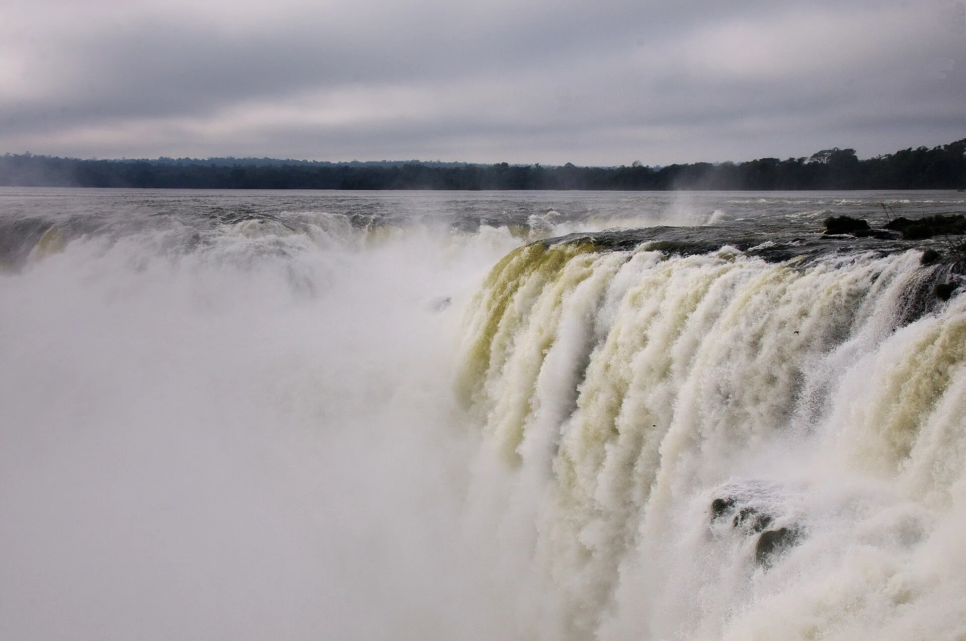 Devil's Throat viewed from the Argentine side of Iguazú Falls